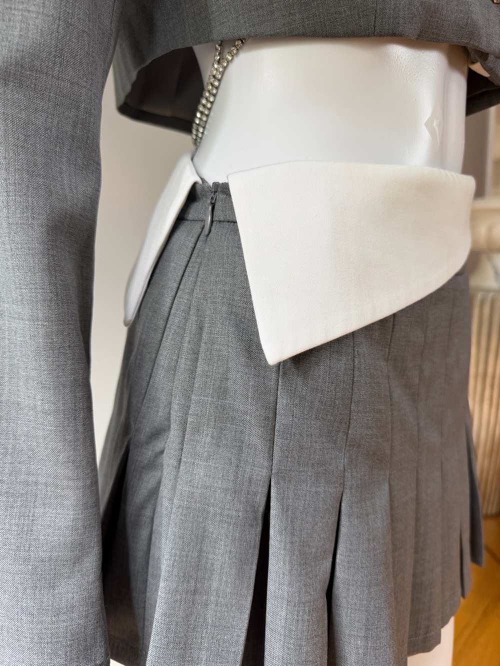 Nana Jacqueline - Charlotten & Harper Gray and White Pleated Skort Set - Picture 5 of 16